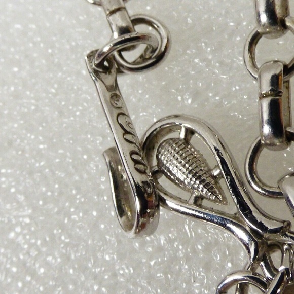 Vintage Coro Pink Thermoset Silver Tone Link Collar Necklace & Clip Earrings Set - Picture 8 of 11